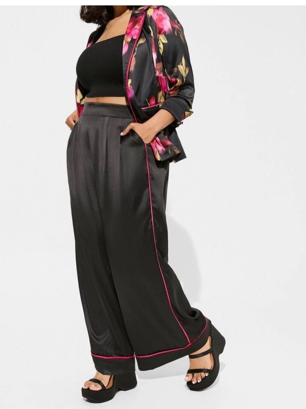 NWT Torrid Wide Leg Streaky Satin High Rise Pant in Deep Black, size 4X